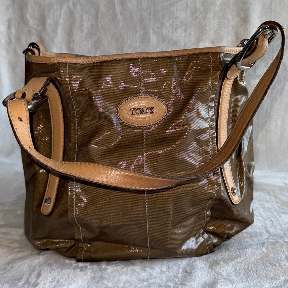 Tod’s shoulder bad for woman